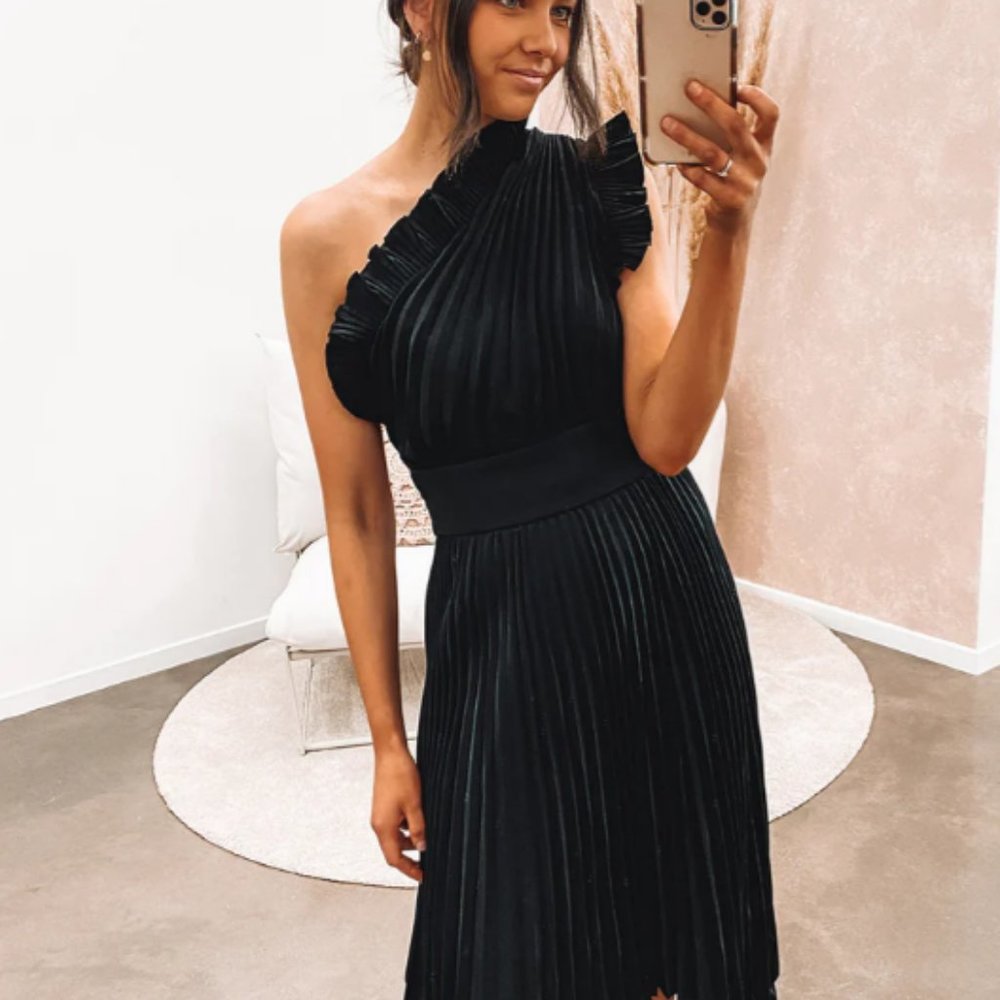 The Lady Like Midi Dress Black- New Never Worn! Size 6